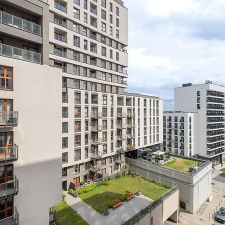 Kilinskiego Spacious With Parking In By Renters アパート ウッチ