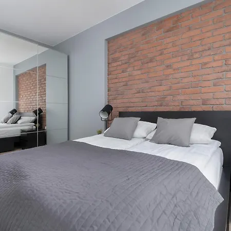 Kilinskiego Spacious With Parking In By Renters 아파트