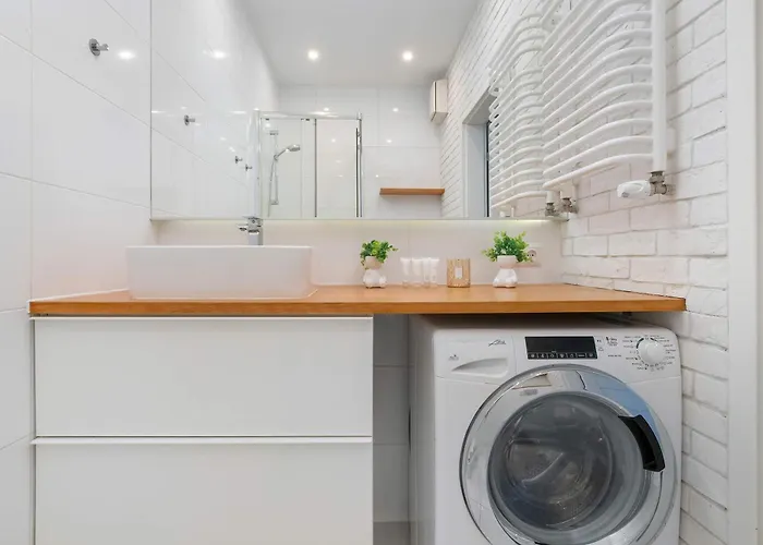 Kilinskiego Spacious With Parking In By Renters アパート ウッチ