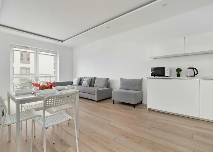 Kilinskiego Spacious With Parking In By Renters ウッチ